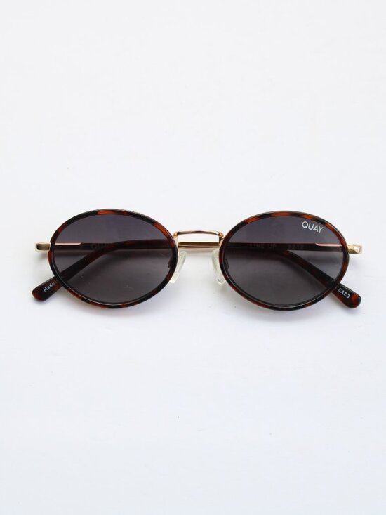 QUAY Line Up Gold Metal Frame Oval 41mm Sunglasses in Tortoise Smoke 6438724 main image 5
